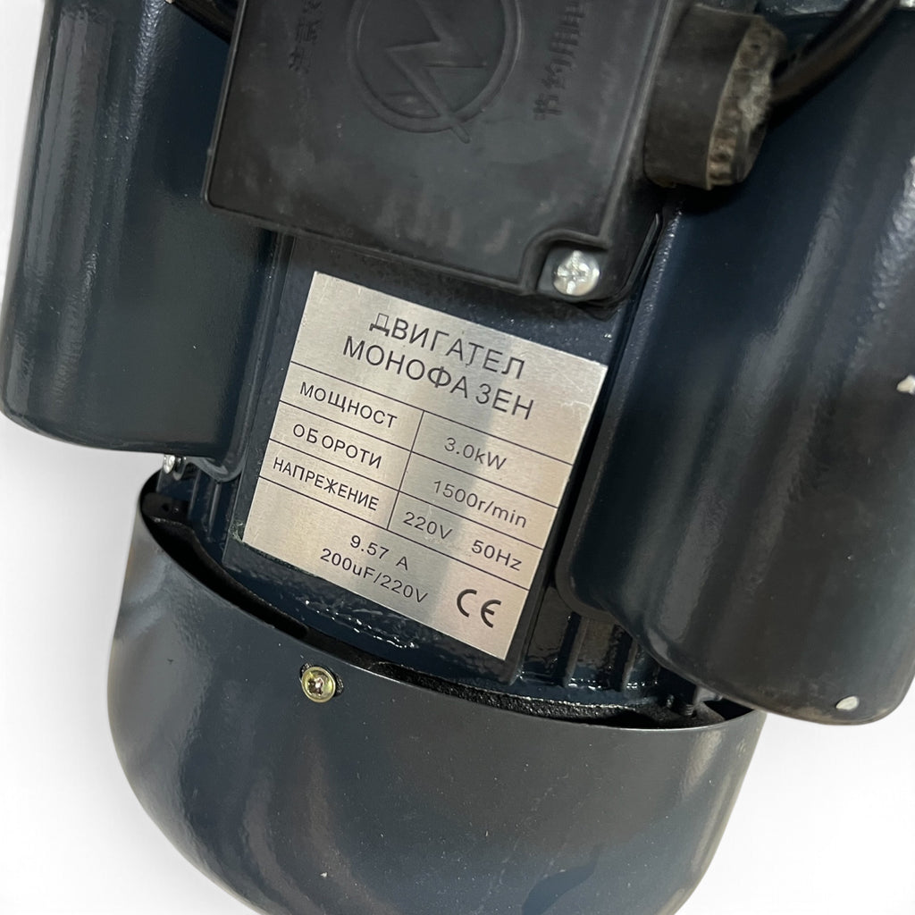 Motor Electric Monofazat 3 kW cu Cadru Metalic și Pâlnie – pentru Mașină de Tocat Carne Nr. 32