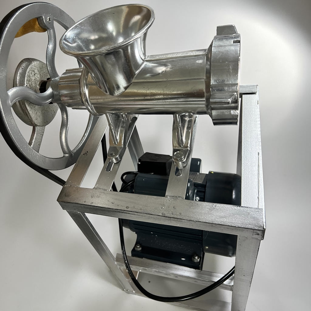 Motor Electric Monofazat 3 kW cu Cadru Metalic și Pâlnie – pentru Mașină de Tocat Carne Nr. 32